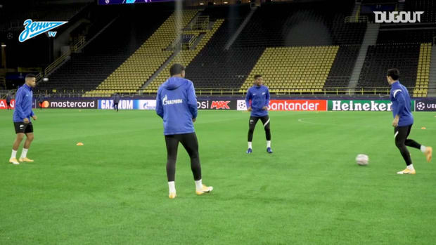 Zenit train at Signal Iduna Park